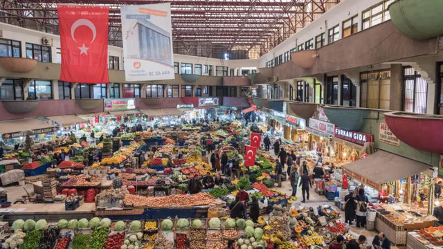 Turkey's inflation seen from the price... plums: Popular dishes equal to 1/6 of income, bitter consequences of 'paradoxical' monetary policy - Photo 1.