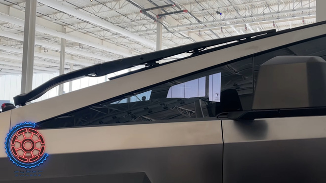 The quality of the Tesla Cybertruck is severely criticized, many details seem to be tied together with adhesive tape - Photo 3.