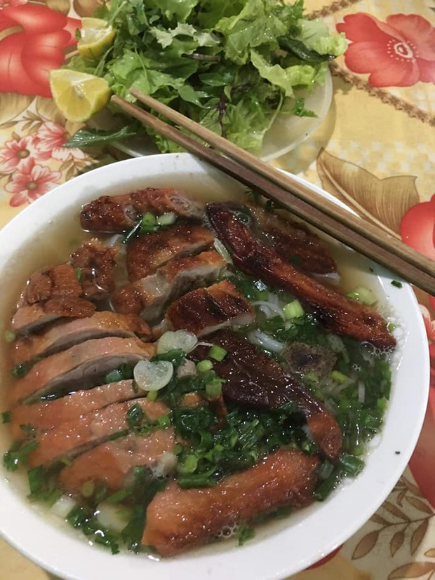   Surprised with a 20k bowl of pho full of meat, where in Vietnam can it be sold so cheaply?  - Photo 4.