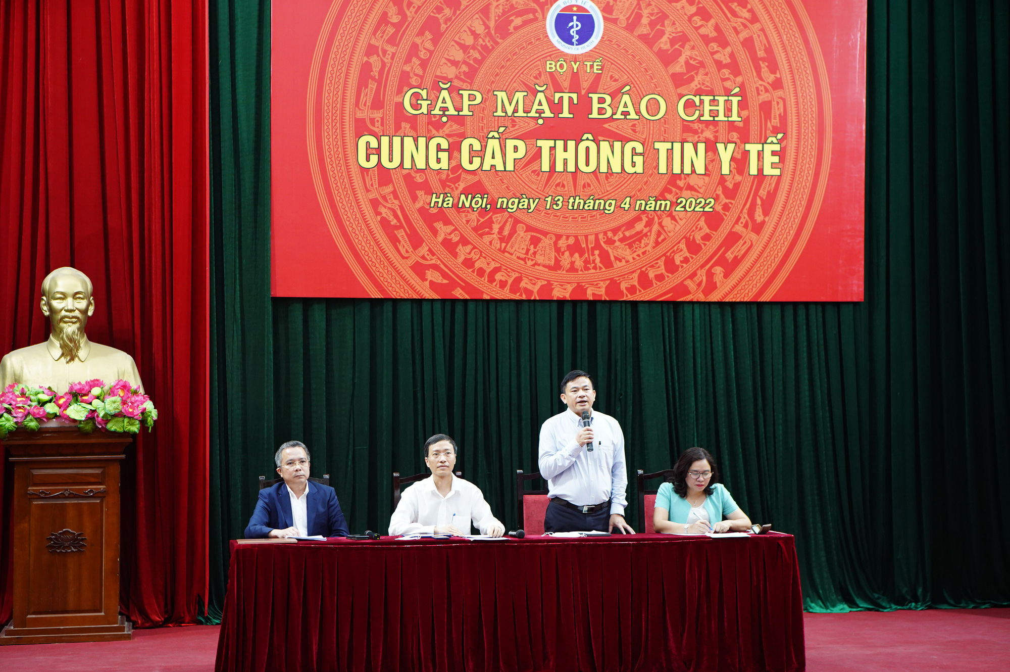 Sắp tiêm vắc xin COVID cho trẻ 5-11 tuổi: BS lưu ý 5 mốc thời gian quan trọng cần theo dõi - Ảnh 2.