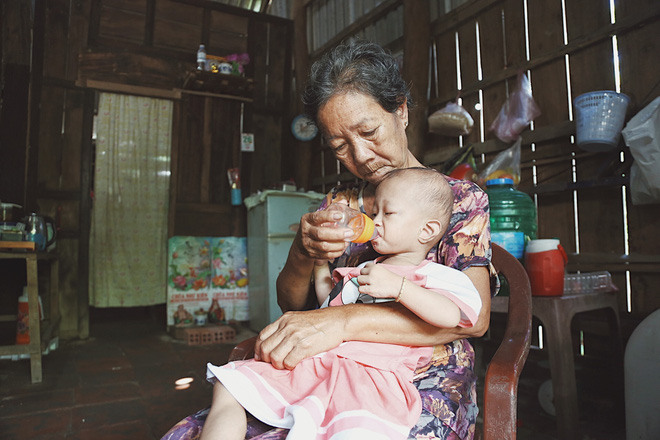 Lời khẩn cầu của người vợ khắc khổ nhìn chồng đau đớn trên giường bệnh: Có mình ảnh chịu lấy em, ảnh mà chết đi, 2 mẹ con không sống nổi - Ảnh 12.