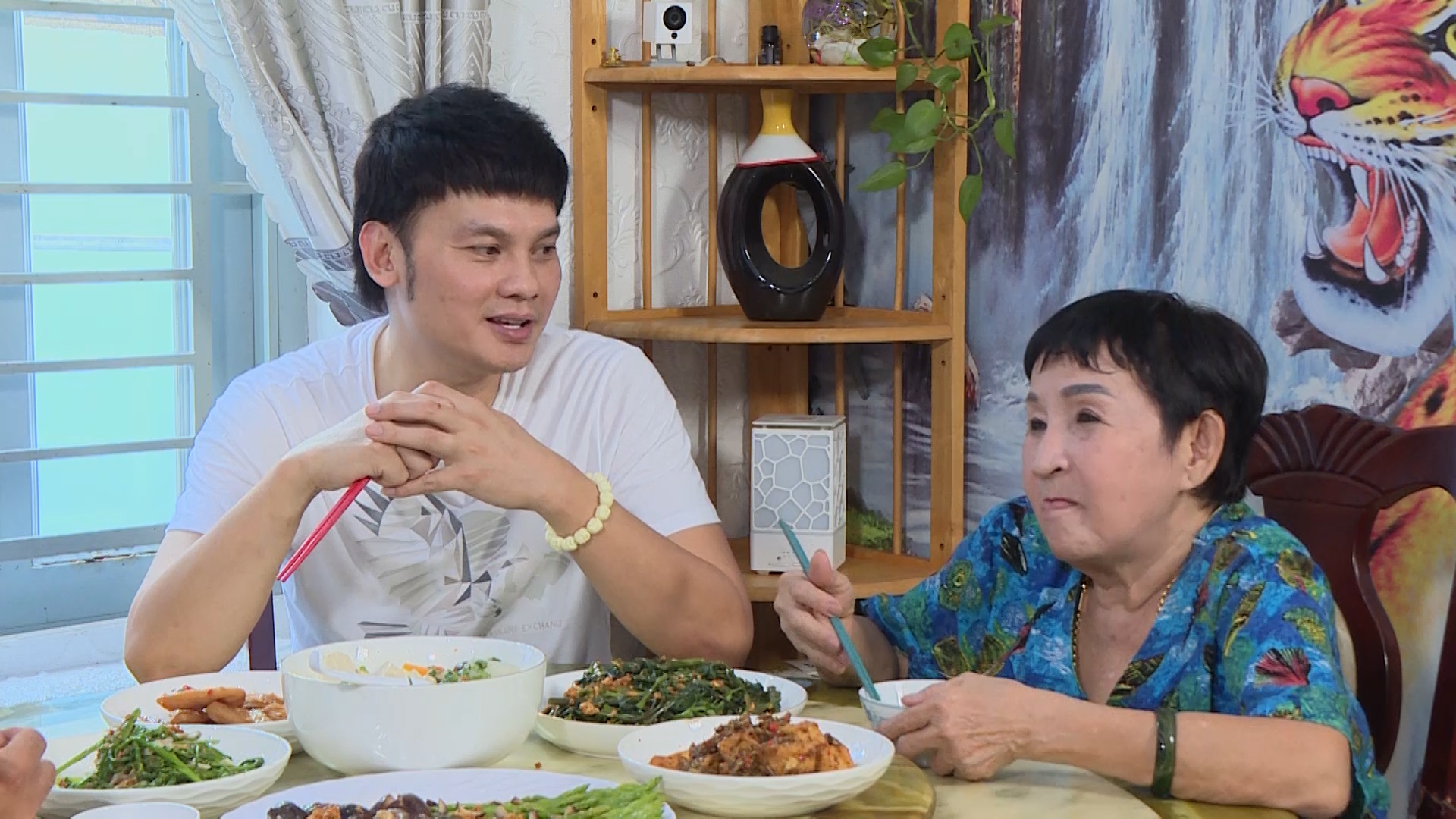 Sang Mỹ cưới vợ hai sinh con, cuộc sống của NSƯT Kim Tiểu Long ra sao sau khi về nước? - Ảnh 7. Sang Mỹ cưới vợ hai sinh con, cuộc sống của NSƯT Kim Tiểu Long ra sao sau khi về nước? - Ảnh 7.