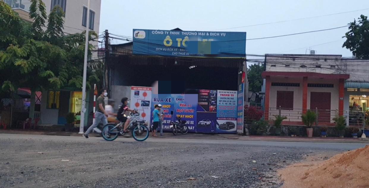 Rửa xe trong cơn mưa, nam thanh niên ở Bình Dương bị sét đánh tử vong - Ảnh 1. Rửa xe trong cơn mưa, nam thanh niên ở Bình Dương bị sét đánh tử vong - Ảnh 1.
