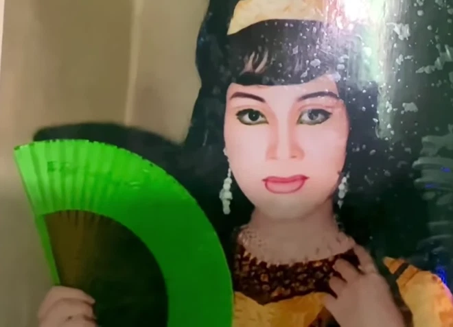 Nghệ sĩ Trang Thanh Xuân đi bán vé số, em gái mới mất, sống không nơi nương tựa - Ảnh 1. Nghệ sĩ Trang Thanh Xuân đi bán vé số, em gái mới mất, sống không nơi nương tựa - Ảnh 1.