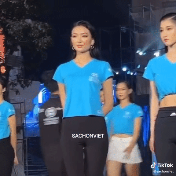 Ăn mừng sinh nhật kiểu camera ẩn làm 5 thí sinh Miss World Việt Nam 2022 suýt nữa thì... khóc thét trên sân khấu! - Ảnh 3.