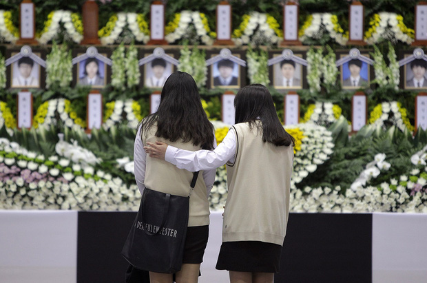 Tròn 8 năm vụ chìm phà Sewol - thảm kịch tồi tệ ám ảnh Hàn Quốc: Bi thương vẫn còn với người ở lại đang đau đáu tìm câu trả lời dưới đáy biển - Ảnh 5.