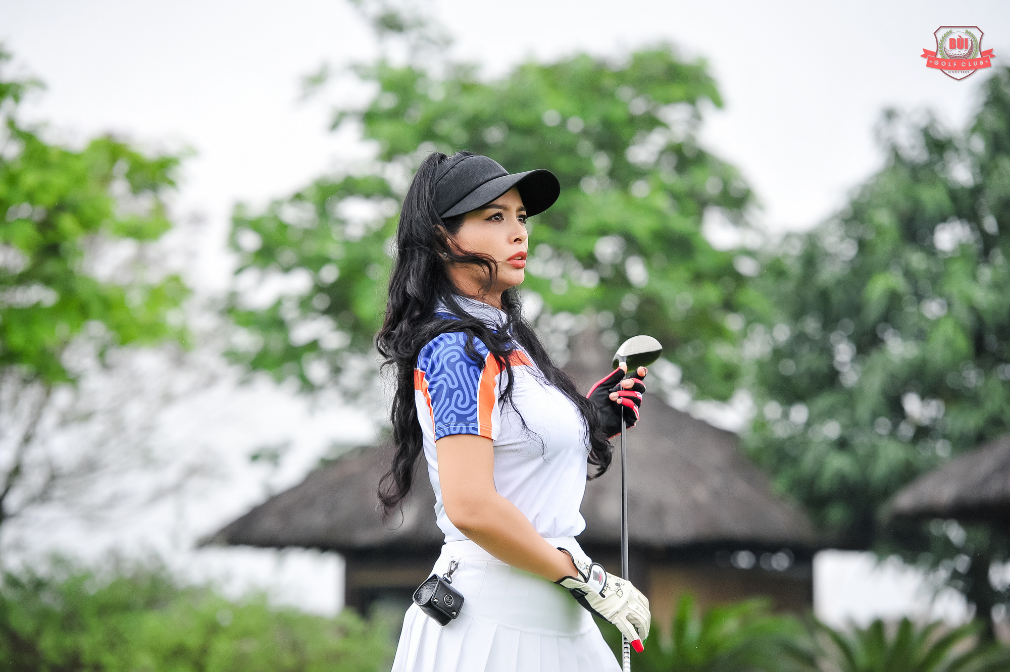 Thúy Hằng khoe sắc vóc ở sân golf - Ảnh 6.