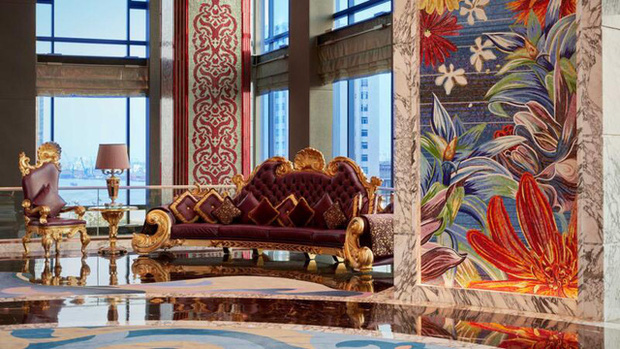 Khách sạn 6 sao lộng lẫy như cung điện ở Sài Gòn: Giá 300 triệu/đêm, nội thất vương giả mạ vàng tinh xảo, nền nhà bằng đá khổng tước quý hiếm - Ảnh 12.