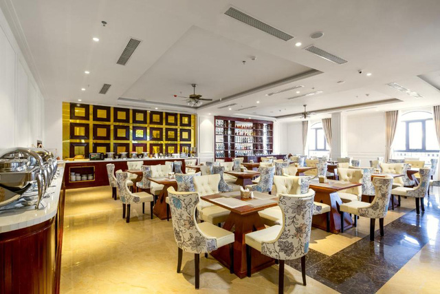  Loạt khách sạn 4 sao Đà Nẵng giá rẻ ngỡ ngàng cho dịp lễ 30/4-1/5: Giá trên dưới 600.000 đồng/đêm, vị trí ngay trung tâm, ăn sáng miễn phí  - Ảnh 2.
