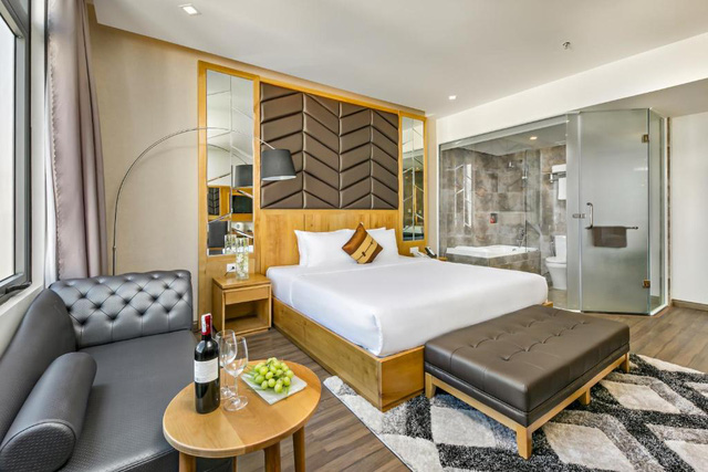  Loạt khách sạn 4 sao Đà Nẵng giá rẻ ngỡ ngàng cho dịp lễ 30/4-1/5: Giá trên dưới 600.000 đồng/đêm, vị trí ngay trung tâm, ăn sáng miễn phí  - Ảnh 3.