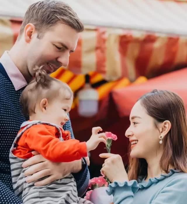 Sao Việt viên mãn bên chồng ngoại quốc: Lan Phương tình sử yêu toàn người nước ngoài và cú chốt là ông xã người Anh cao 2m - Ảnh 3.