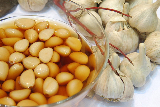 6 lợi &iacute;ch sức khỏe khi th&ecirc;m tỏi v&agrave;o bữa ăn của bạn mỗi ng&agrave;y - Ảnh 2.