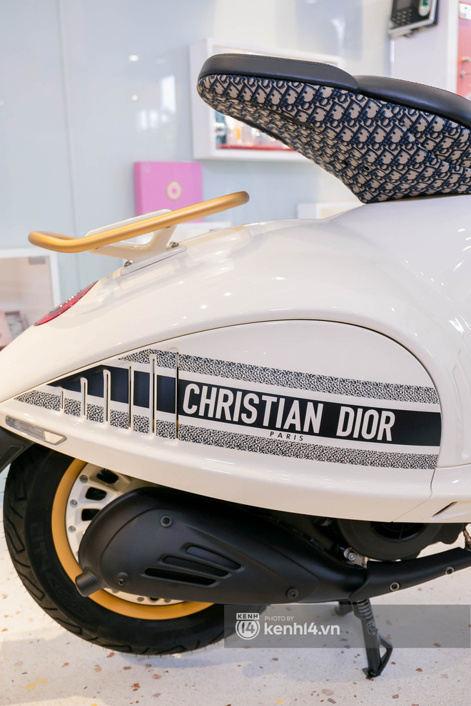 Ngắm cận cảnh xe Vespa 946 Christian Dior: Có gì đặc biệt mà giá lên tới 700 triệu đồng và khiến hội nhà giàu mê mẩn? - Ảnh 17.
