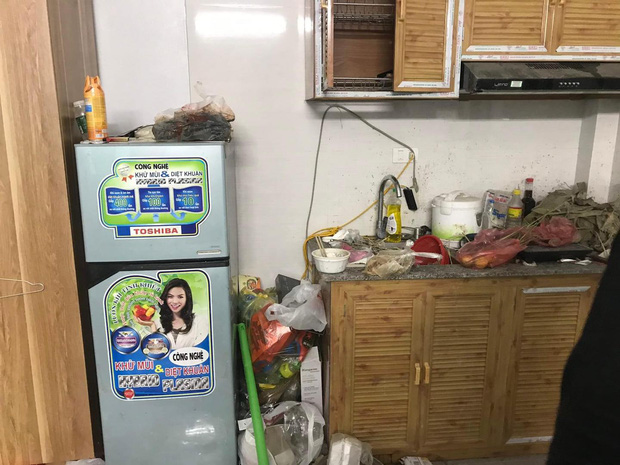 Kinh hoàng với căn phòng trọ của 2 nữ sinh Hà Nội: Rác thải chất ngập nhà, xem đến WC mà không chấp nhận được - Ảnh 3.