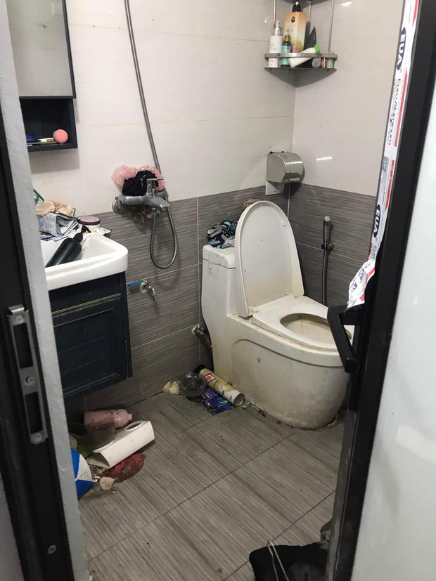 Kinh hoàng với căn phòng trọ của 2 nữ sinh Hà Nội: Rác thải chất ngập nhà, xem đến WC mà không chấp nhận được - Ảnh 6.