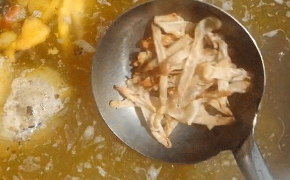 Thứ "kinh dị" nhất định phải có trong bát phở chúng ta hay ăn, từng là đặc sản tiến vua mà không phải ai cũng biết