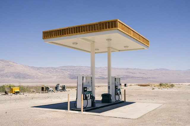 Ngày tàn của những trạm xăng đang đến gần: Sạc xe dễ như sạc điện thoại, cả một nền văn hóa của Mỹ sẽ mất đi nhường chỗ cho kỷ nguyên xe điện  - Ảnh 3.