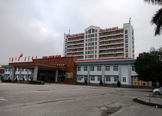 Phó trưởng khoa Bệnh viện Đa khoa tỉnh Ninh Bình bị tạm đình chỉ công tác - Ảnh 3.