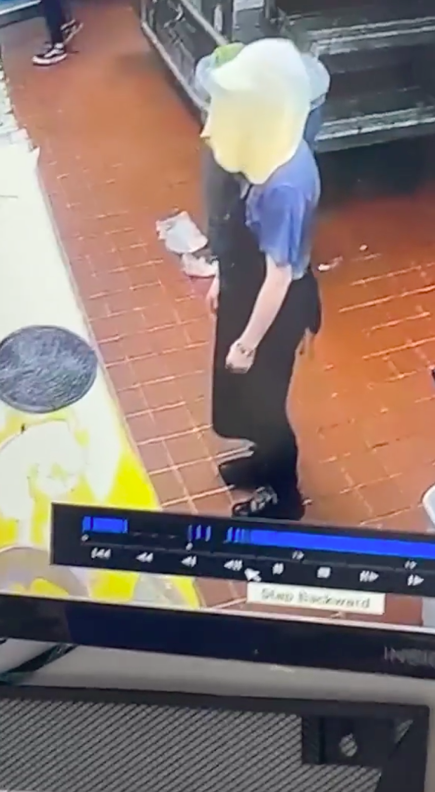 Controversial situations from security cameras: Ninja Lead rushed into the noodle shop, the staff danced in the absence of the owner?  - Photo 3.