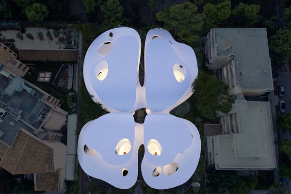 The unique butterfly-shaped house in Europe - Photo 4.