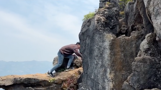 Behind the scenes of a photo of a cliff that makes everyone want to shake their feet - Photo 4.