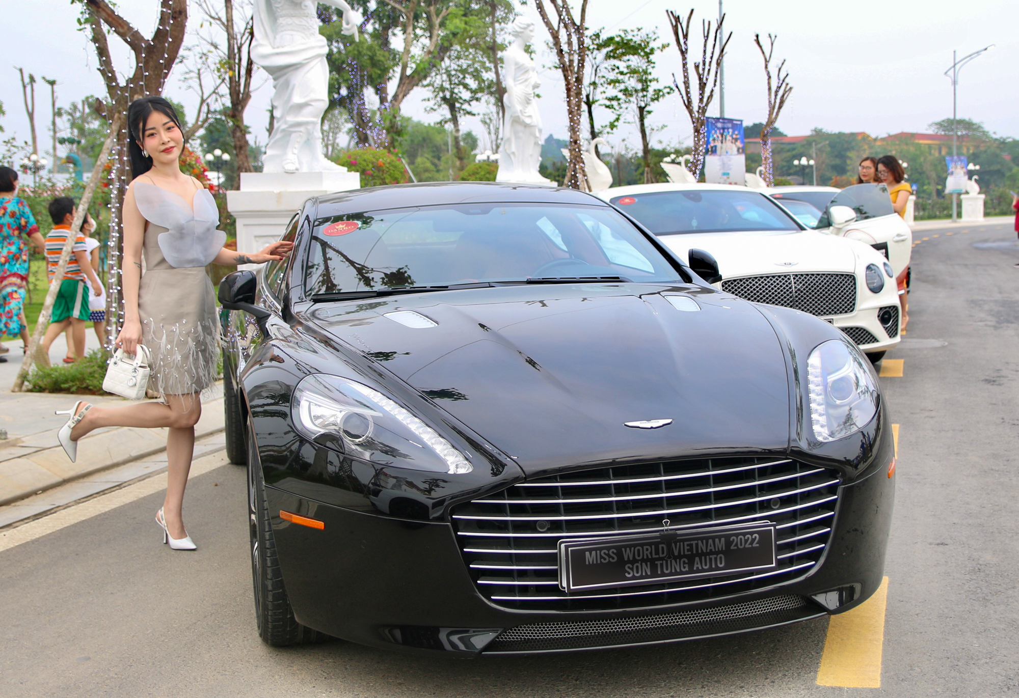 Xe chủ tịch giá 70 tỷ đọ dáng cùng dàn siêu xe tại Thái Nguyên - Ảnh 9.