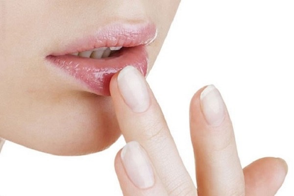 7 cách giúp đôi môi trở nên hồng hào rạng rỡ không phải ai cũng biết - Ảnh 5.