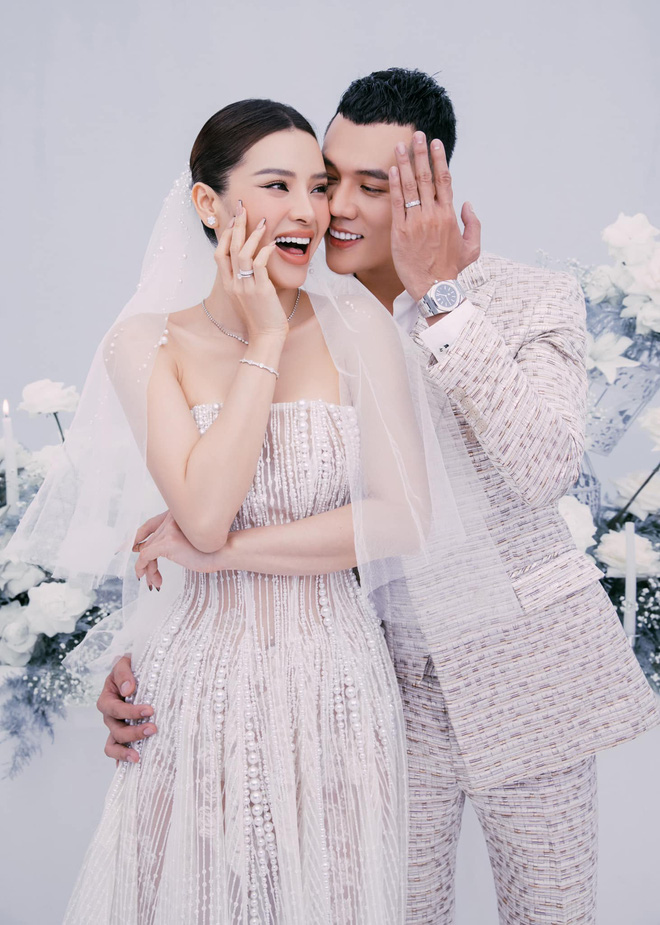 Lý Bình tung ảnh cưới xịn xò trước thềm hôn lễ, để lộ 1 món đồ đặc biệt với bà xã Phương Trinh Jolie - Ảnh 6.