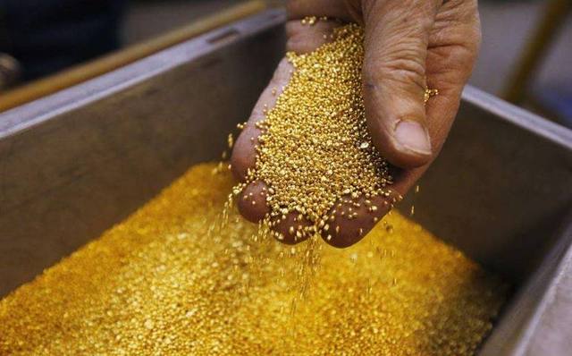 The poorest country in the world: There is nothing but... gold, there is no other way but to exchange gold for food - Photo 2.