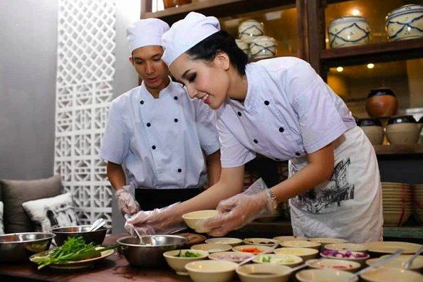Sao Việt lấn sân kinh doanh: Mai Phương Thúy từ bà chủ chuỗi nhà hàng đến bà hoàng chứng khoán - Ảnh 1.