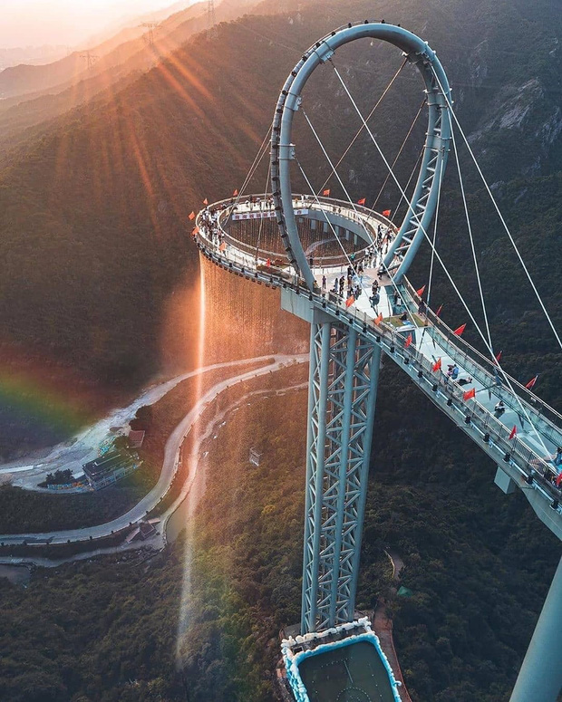 Satisfied with the super monumental glass bridges in the world, the longest construction is located right in Vietnam - Photo 11.