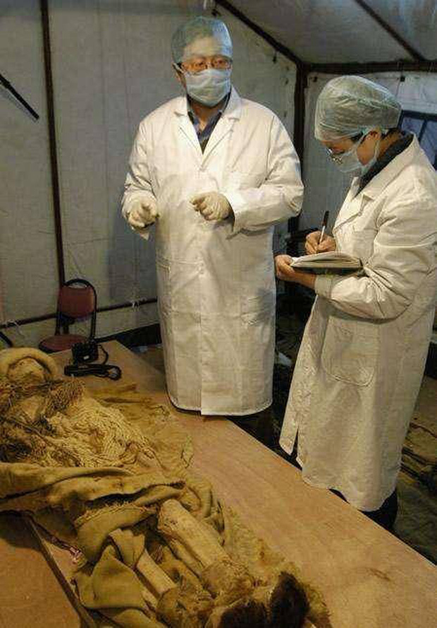 Phát hiện xác ướp 4000 năm tuổi bị chôn vùi tại Trung Quốc, chuyên gia giám định ADN tiết lộ danh tính thật sự gây ngỡ ngàng - Ảnh 3.