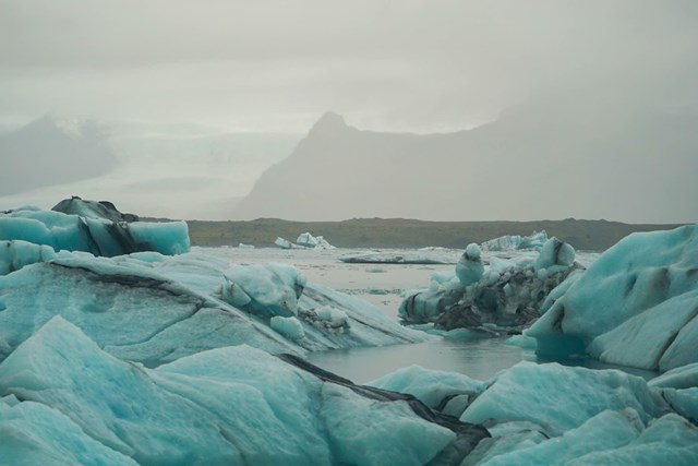 Cú rơi giữa đại dương: Iceland và câu chuyện mực nước đảo ngược - Ảnh 5.