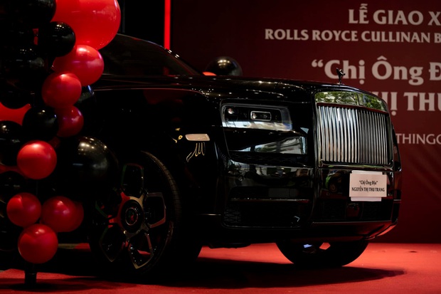 Biệt thự di động Rolls Royce Cullinan Black Badge khoảng 60 tỷ lăn bánh tại Việt Nam, danh tính nữ doanh nhân sở hữu gây bất ngờ - Ảnh 7.