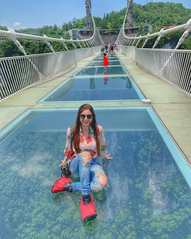 Satisfied with the super monumental glass bridges in the world, the longest construction is located right in Vietnam - Photo 10.