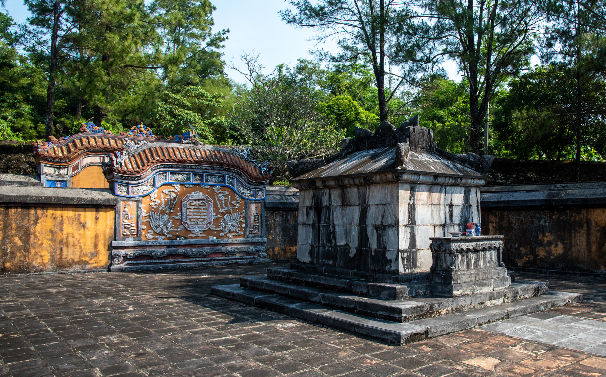 Discover Khiem Tho mausoleum - resting place of Queen Le Thien Anh - Photo 5. Discover Khiem Tho mausoleum - resting place of Queen Le Thien Anh - Photo 5.