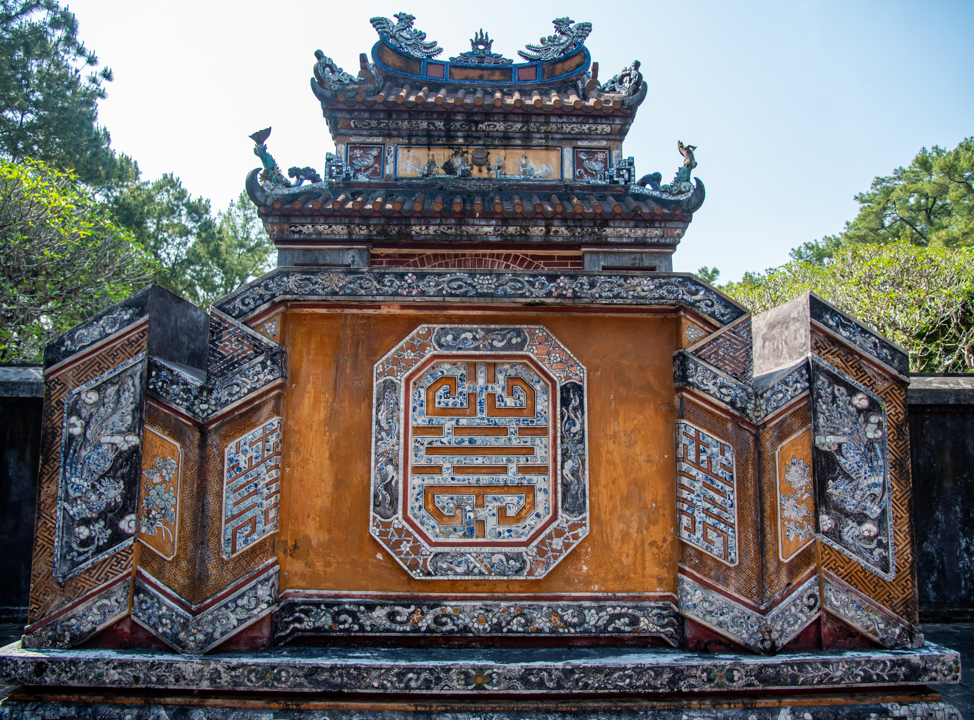 Discover Khiem Tho mausoleum - resting place of Queen Le Thien Anh - Photo 7. Discover Khiem Tho mausoleum - resting place of Queen Le Thien Anh - Photo 7.