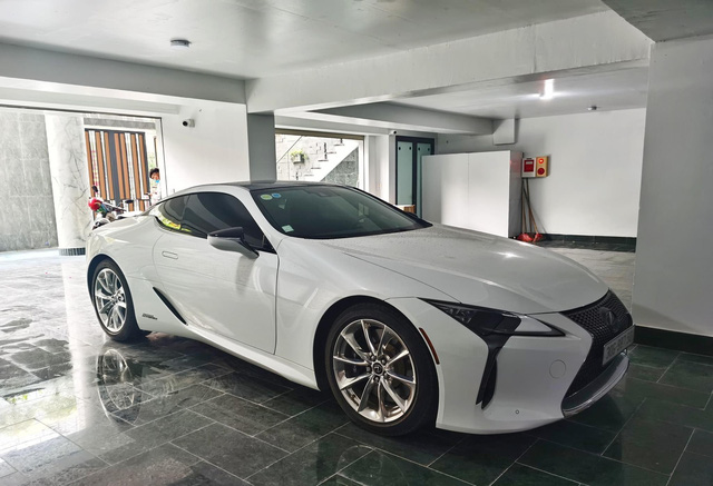 Lexus LC500h siêu hiếm tại Việt Nam được bán lại chỉ với giá hơn 7 tỷ đồng  - Ảnh 1.