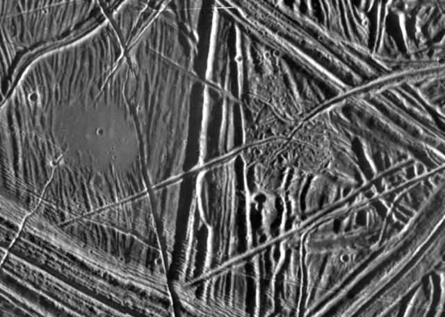 Băng ở Greenland giúp các nhà nghiên cứu tìm sự sống trên Europa, vệ tinh lạnh giá của Sao Thổ - Ảnh 3.