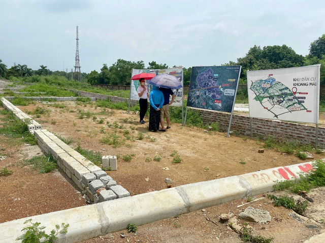 Chuyện nhà đầu tư tay to ôm lô đất trăm tỷ trên bờ vực phá sản khi Hà Nội dừng phân lô bán nền  - Ảnh 2.