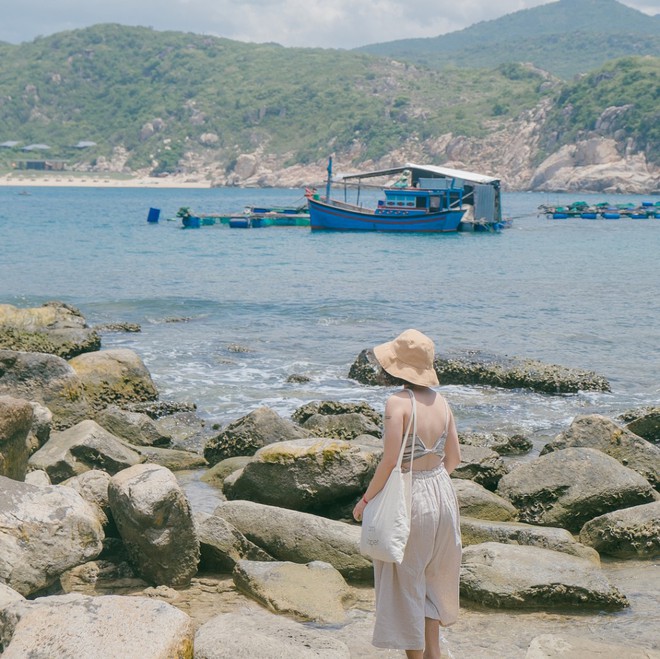 Việt Nam có những cung đường ven biển đẹp mê ảo, quá tuyệt vời cho những ai muốn vi vu dịp lễ này - Ảnh 21.