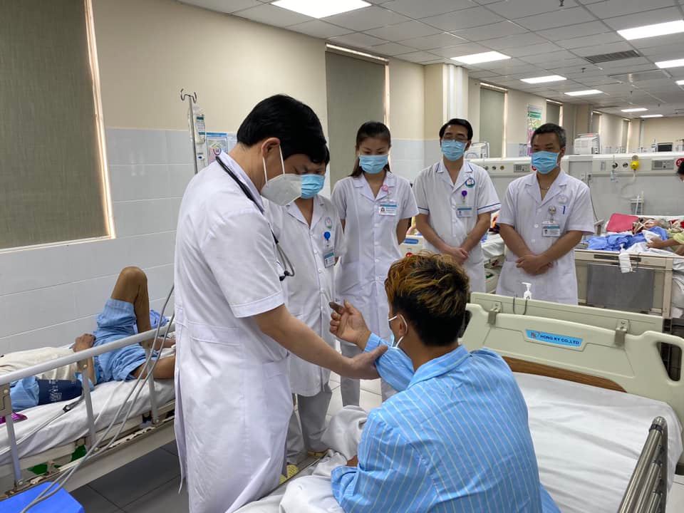 Cảnh báo tình trạng bị rắn độc cắn vào mùa mưa: Cách sơ cứu ai cũng nên biết - Ảnh 1. Cảnh báo tình trạng bị rắn độc cắn vào mùa mưa: Cách sơ cứu ai cũng nên biết - Ảnh 1.