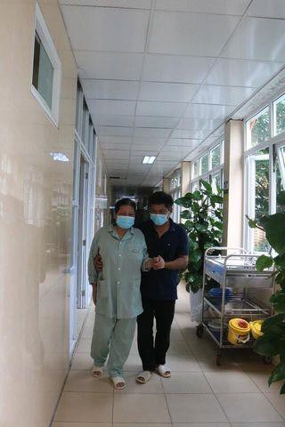 Chỉ tê hai chân, người phụ nữ Nam Định bỗng chốc vừa mù vừa liệt vì căn bệnh nguy hiểm - Ảnh 3.