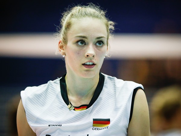 Bông hồng bóng chuyền Đức bất ngờ tuyên bố giã từ sự nghiệp - Ảnh 2.