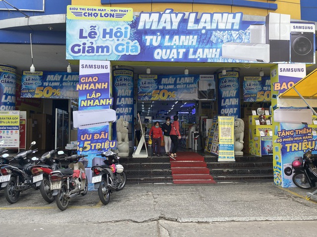 Lễ lớn, hàng điện máy giảm đến 70% - Ảnh 2.