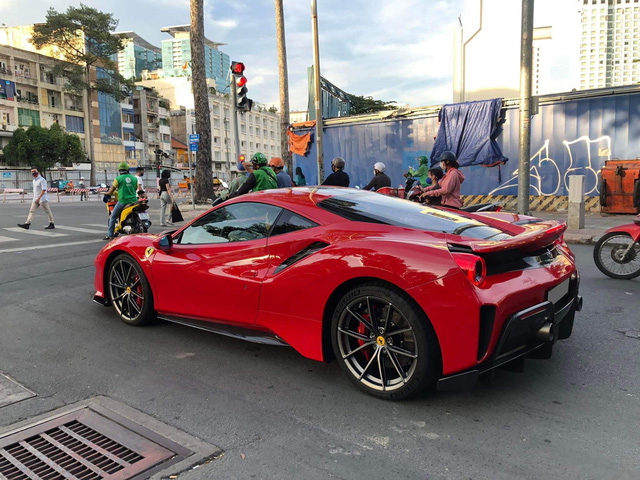 The unique Ferrari 488 Pista Coupe supercar in Vietnam was revealed for the first time after nearly a year of returning home - Photo 3.