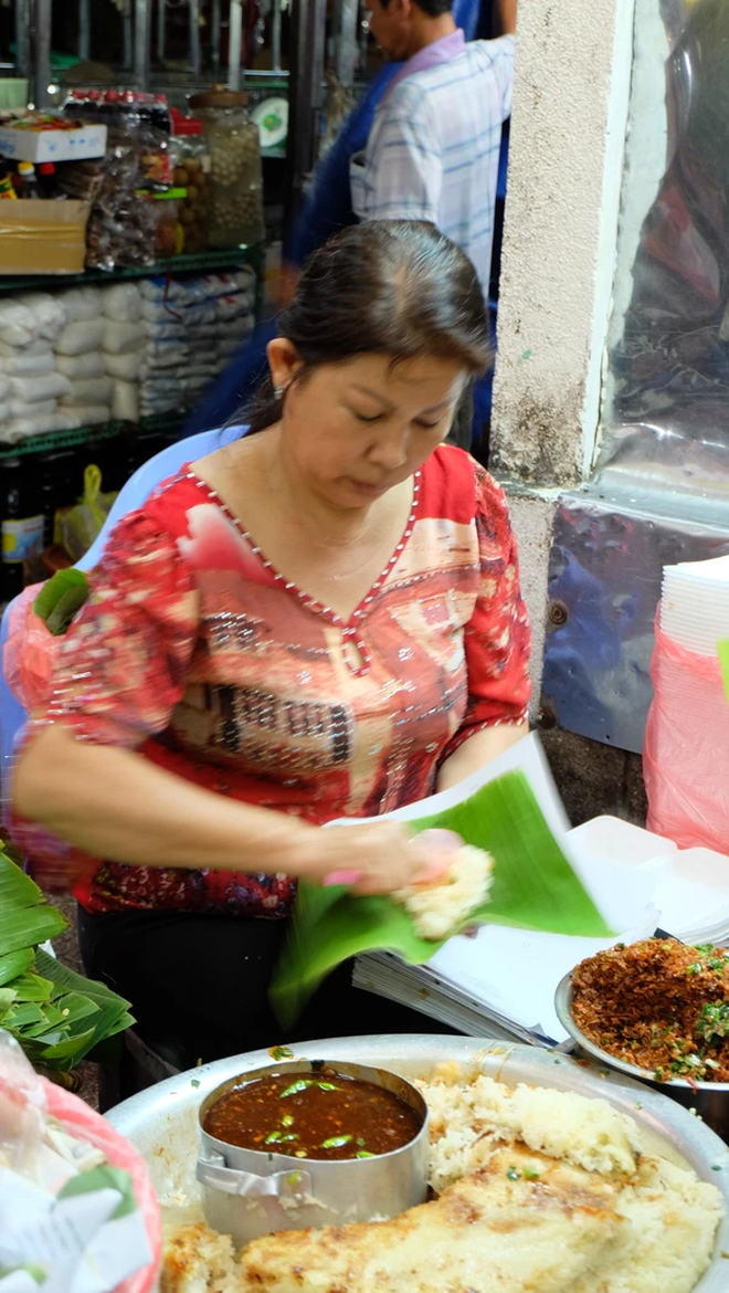 Trước khi bị tố chửi khách và mất vệ sinh, hàng xôi chợ Bà Chiểu nổi tiếng Sài Gòn từng đắt khách kinh khủng khiếp thế nào? - Ảnh 6.