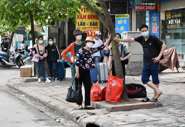 CẬP NHẬT: Hà Nội vẫn kẹt cứng xe tại nhiều tuyến đường trong ngày đầu tiên của kỳ nghỉ lễ - Ảnh 11.