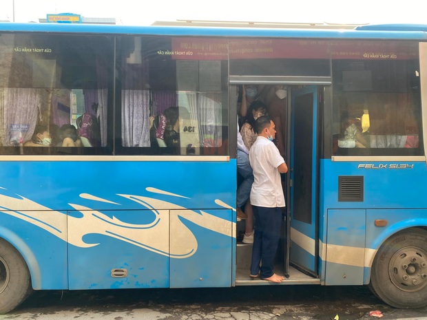 CẬP NHẬT: Hà Nội vẫn kẹt cứng xe tại nhiều tuyến đường trong ngày đầu tiên của kỳ nghỉ lễ - Ảnh 13.