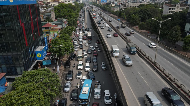 CẬP NHẬT: Hà Nội vẫn kẹt cứng xe tại nhiều tuyến đường trong ngày đầu tiên của kỳ nghỉ lễ - Ảnh 21.